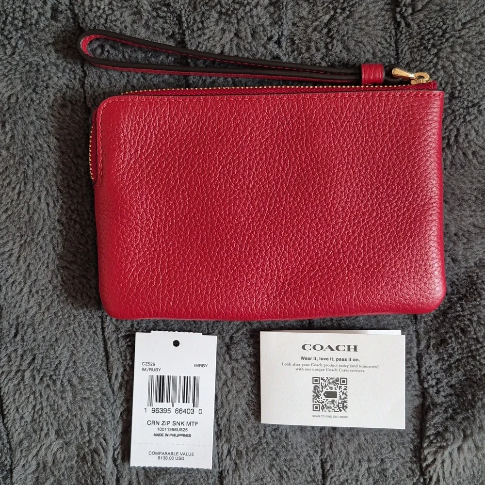Coach Year Of The Snake Ruby Red Leather Corner Zip Wristlet, New With Tags - Picture 4 of 16